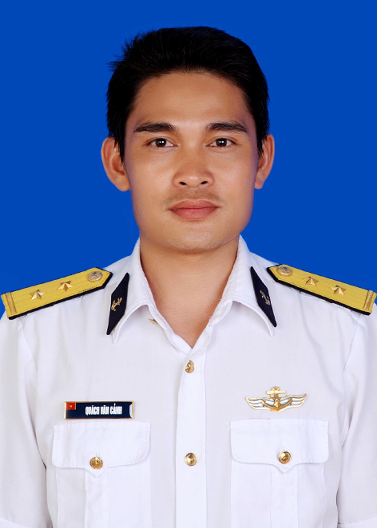 Sĩ quan trẻ đa năng